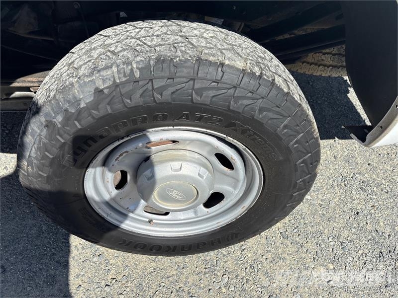 Ford F-250 XL 4x2 Crew Cab Pickup Otras furgonetas