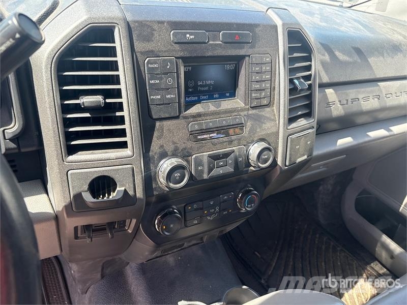 Ford F-250 XL 4x2 Crew Cab Pickup Прочие фургоны