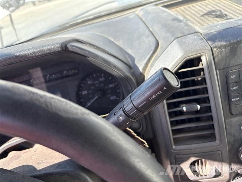 Ford F-250 XL 4x2 Crew Cab Pickup 其他