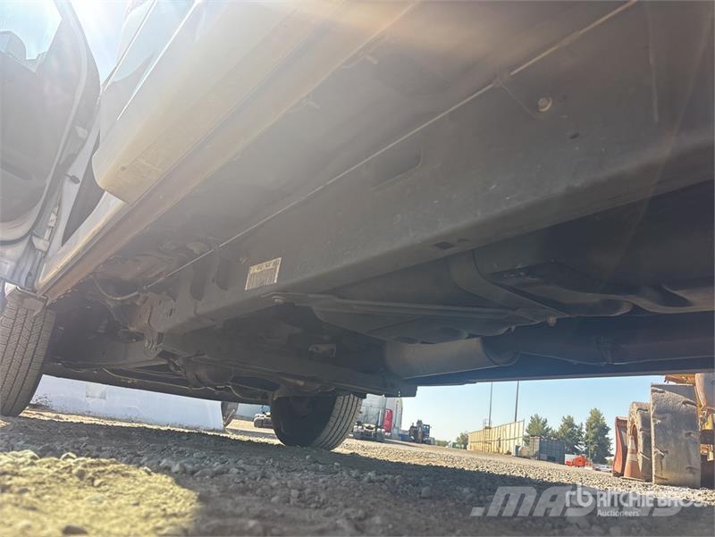 Ford F-250 XL 4x2 Crew Cab Pickup Ostalo