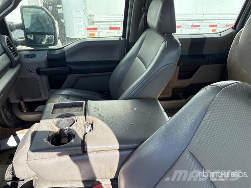 Ford F-250 XL 4x2 Crew Cab Pickup 其他