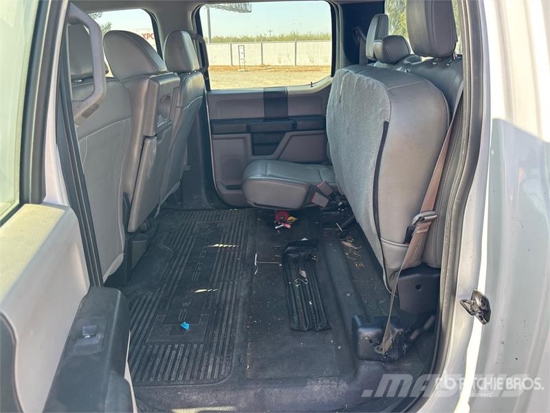 Ford F-250 XL 4x2 Crew Cab Pickup Andere Transporter