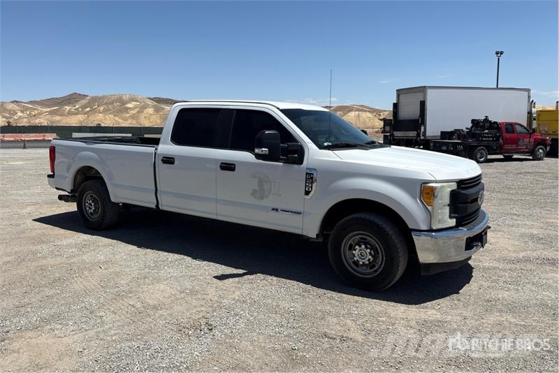 Ford F-250 XL 4x2 Crew Cab Pickup Άλλα Vans
