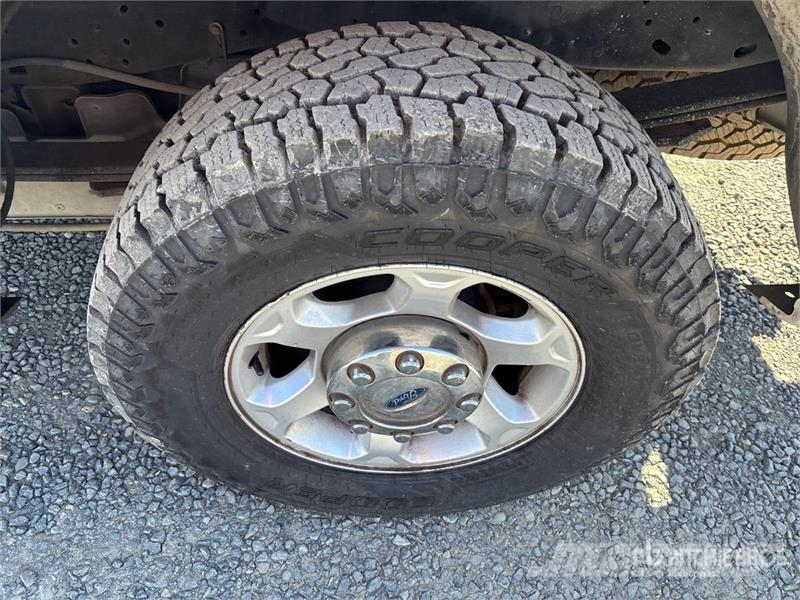 Ford F-250 XL 4x2 Crew Cab Pickup Otras furgonetas