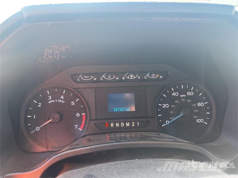 Ford F-250 XL 4x2 Crew Cab Pickup Ostalo