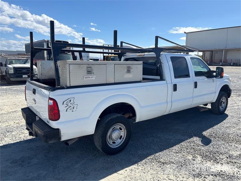 Ford F-250 XL 4x2 Crew Cab Pickup Otras furgonetas