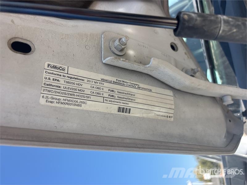 Ford F-250 XL 4x2 Crew Cab Pickup Ostalo