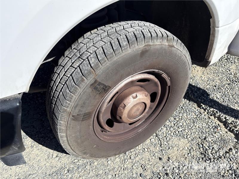 Ford F-250 XL 4x2 Crew Cab Pickup 其他