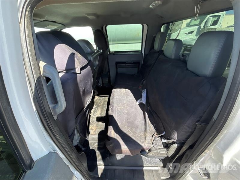 Ford F-250 XL 4x2 Crew Cab Pickup Otras furgonetas