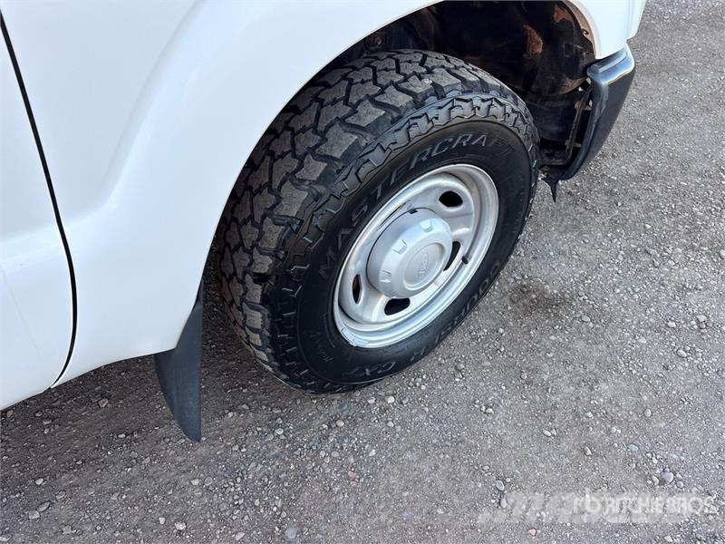 Ford F-250 XL 4x2 Crew Cab Pickup Άλλα Vans