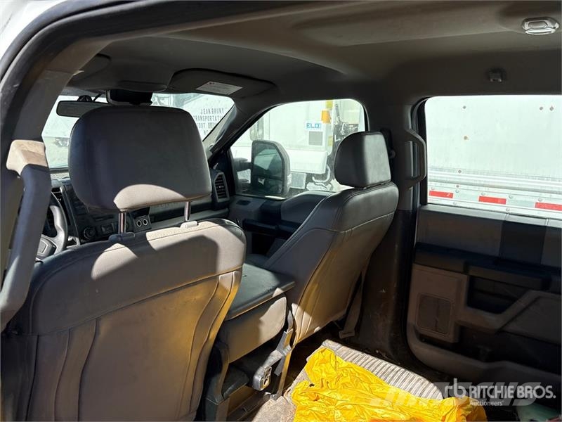 Ford F-250 XL 4x2 Crew Cab Pickup 其他