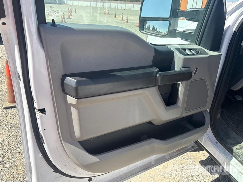 Ford F-250 XL 4x2 Crew Cab Pickup Прочие фургоны