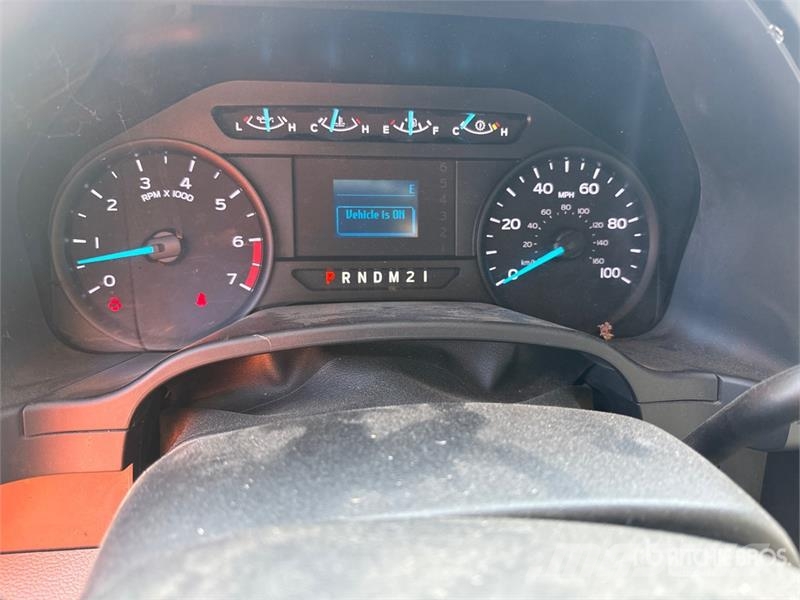 Ford F-250 XL 4x2 Crew Cab Pickup Andere Transporter