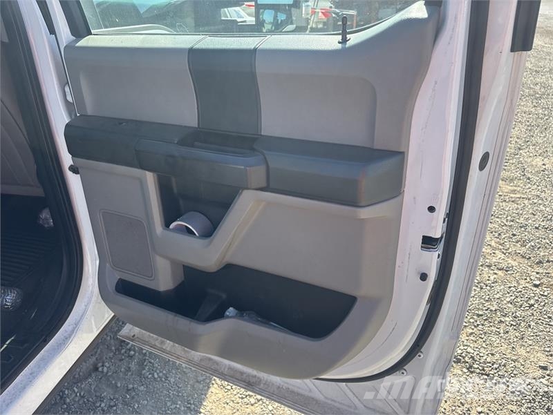 Ford F-250 XL 4x2 Crew Cab Pickup Ostalo