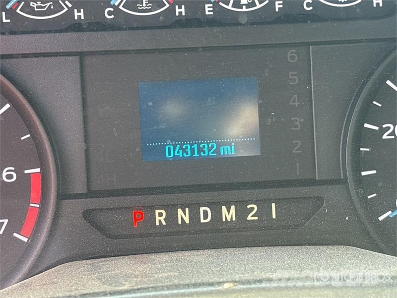 Ford F-250 XL 4x2 Crew Cab Pickup その他