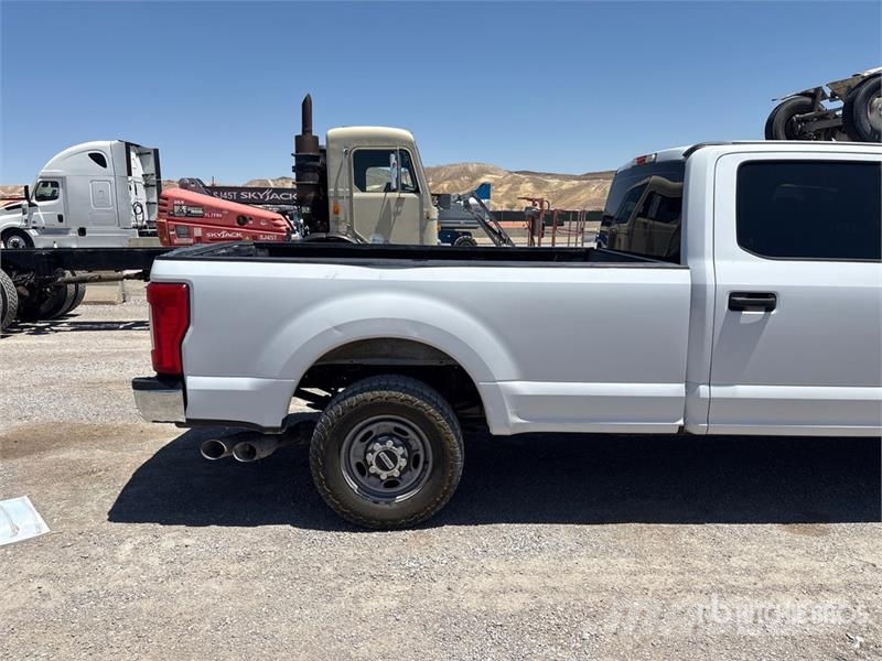 Ford F-250 XL 4x2 Crew Cab Pickup Anders