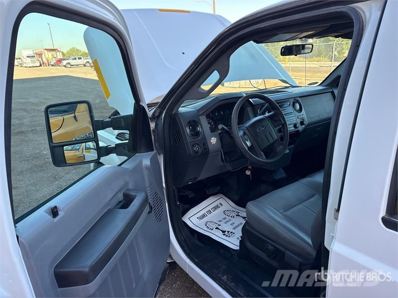Ford F-250 XL 4x2 Crew Cab Pickup Άλλα Vans