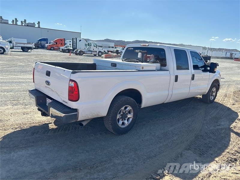 Ford F-250 XL 4x2 Crew Cab Pickup Otras furgonetas