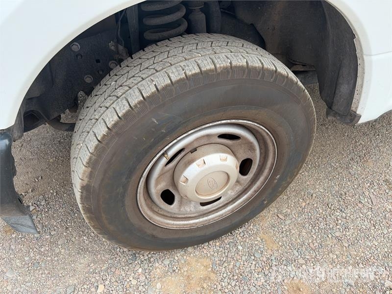 Ford F-250 XL 4x2 Crew Cab Pickup Други