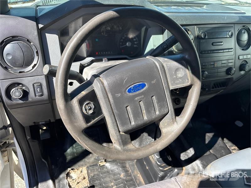 Ford F-250 XL 4x2 Crew Cab Pickup Otras furgonetas