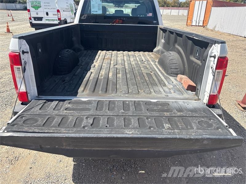 Ford F-250 XL 4x2 Crew Cab Pickup Прочие фургоны