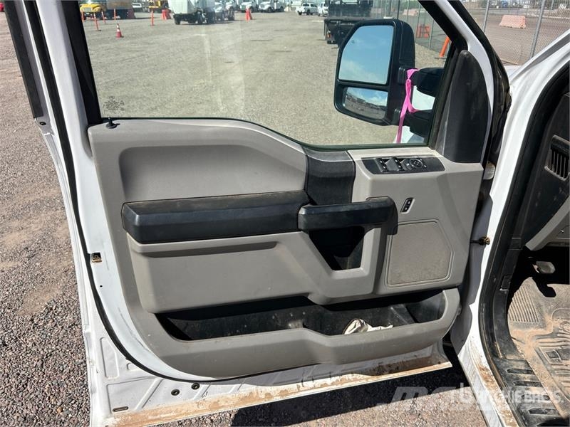 Ford F-250 XL 4x2 Crew Cab Pickup Прочие фургоны