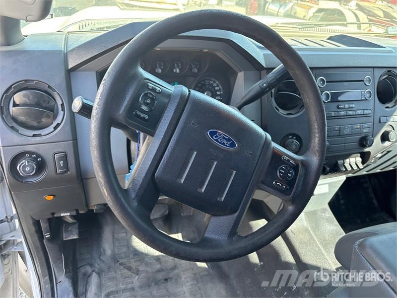 Ford F-250 XL 4x2 Crew Cab Pickup Otras furgonetas