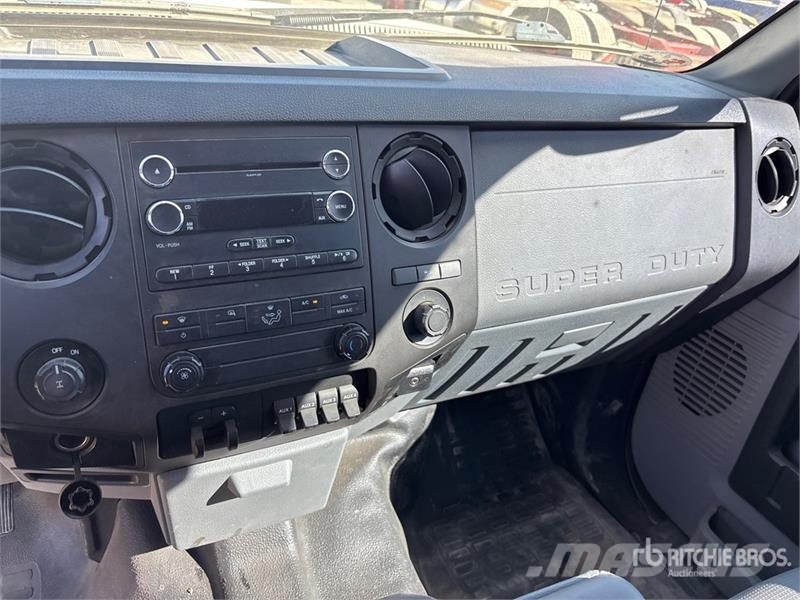 Ford F-250 XL 4x2 Crew Cab Pickup Otras furgonetas