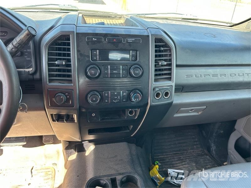 Ford F-250 XL 4x2 Crew Cab Pickup Прочие фургоны
