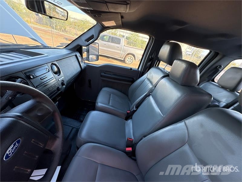Ford F-250 XL 4x2 Crew Cab Pickup Άλλα Vans