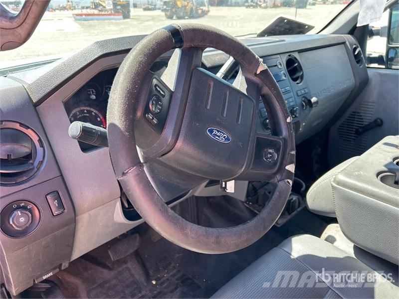 Ford F-250 XL 4x2 Crew Cab Pickup Άλλα Vans