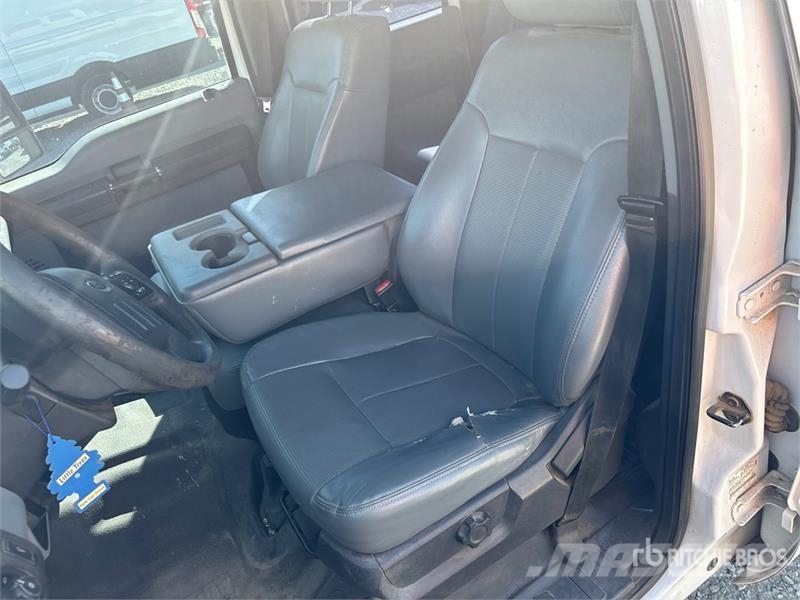 Ford F-250 XL 4x2 Crew Cab Pickup Otras furgonetas