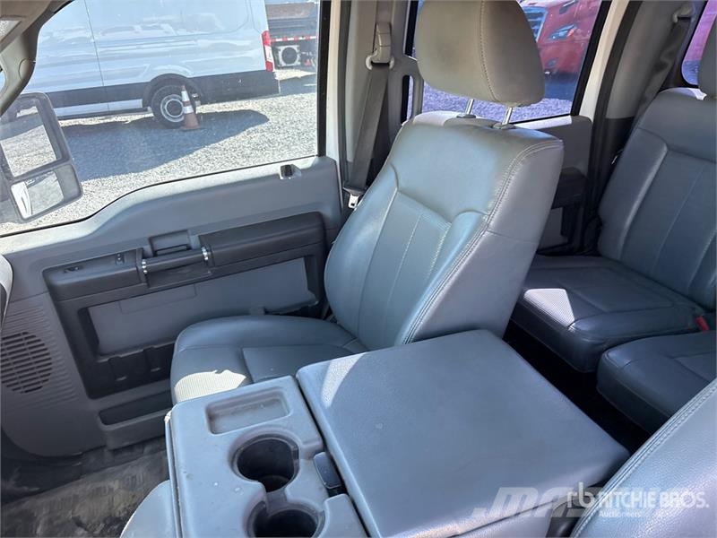 Ford F-250 XL 4x2 Crew Cab Pickup Otras furgonetas