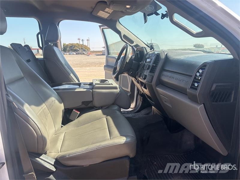 Ford F-250 XL 4x2 Crew Cab Pickup Ostalo