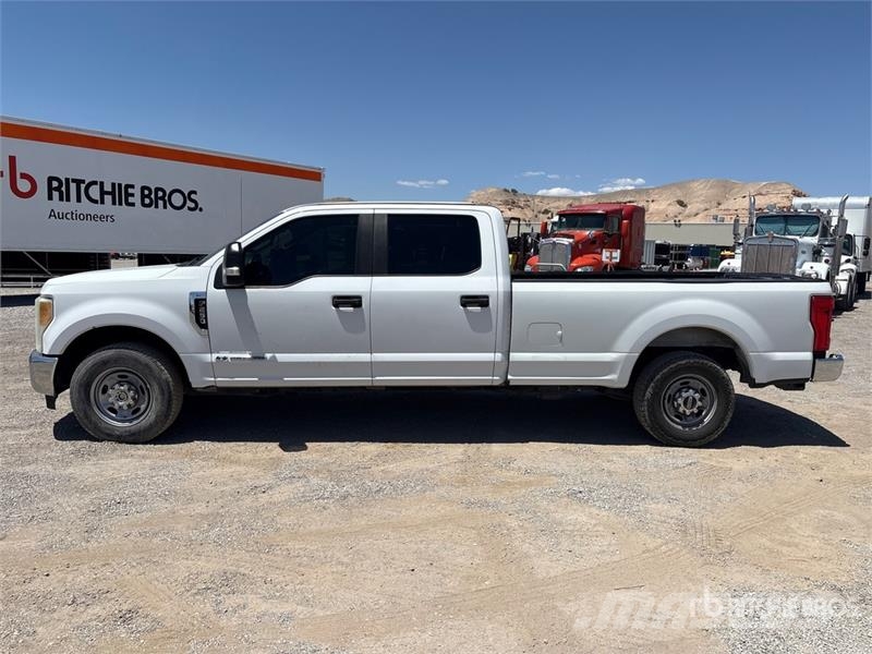 Ford F-250 XL 4x2 Crew Cab Pickup Anders