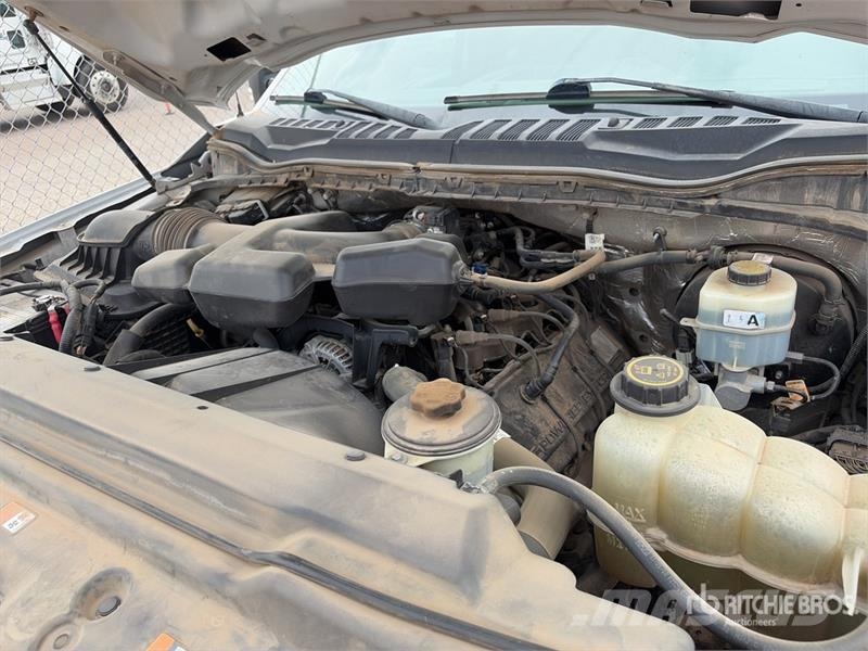 Ford F-250 XL 4x2 Crew Cab Pickup Други
