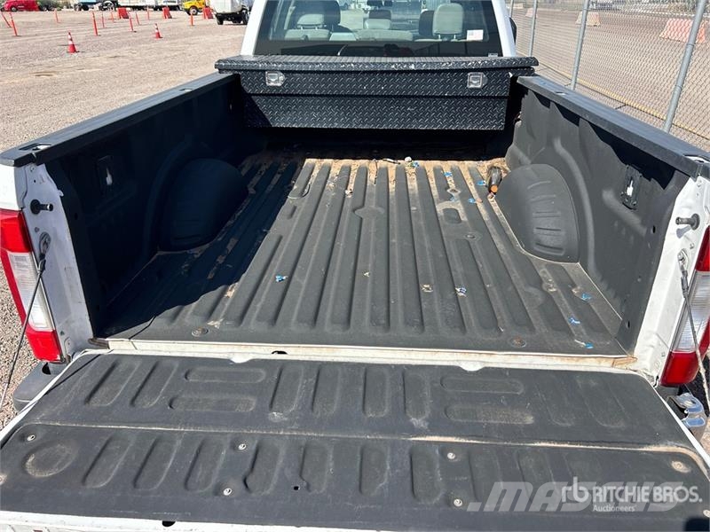 Ford F-250 XL 4x2 Crew Cab Pickup Прочие фургоны