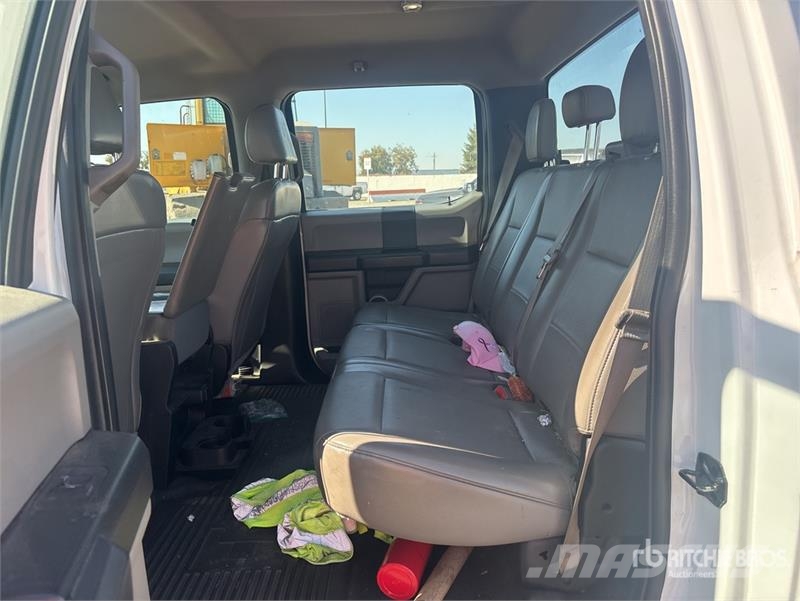 Ford F-250 XL 4x2 Crew Cab Pickup Ostalo