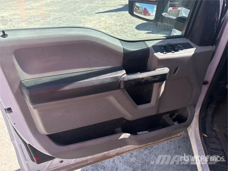 Ford F-250 XL 4x2 Extended Cab Utility Truck شاحنات خفيفة/مفصلية الجوانب