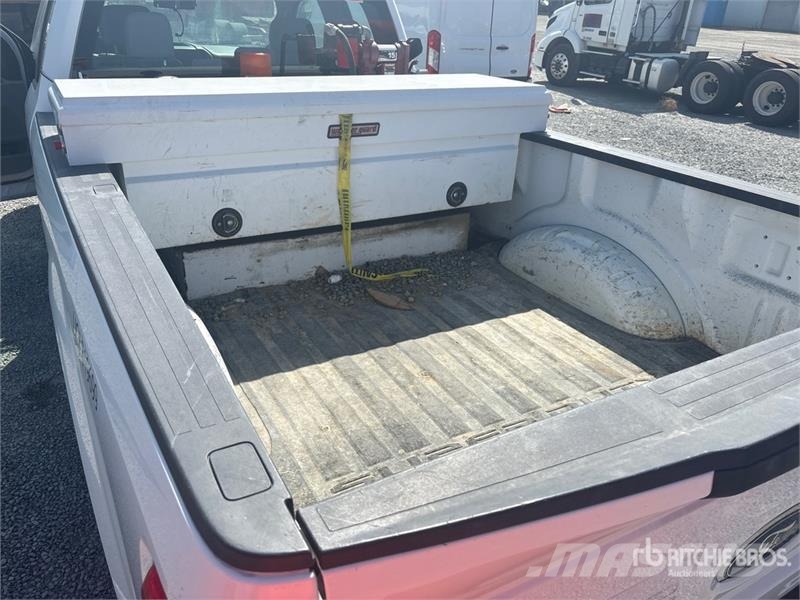 Ford F-250 XL 4x2 Extended Cab Pickup Други