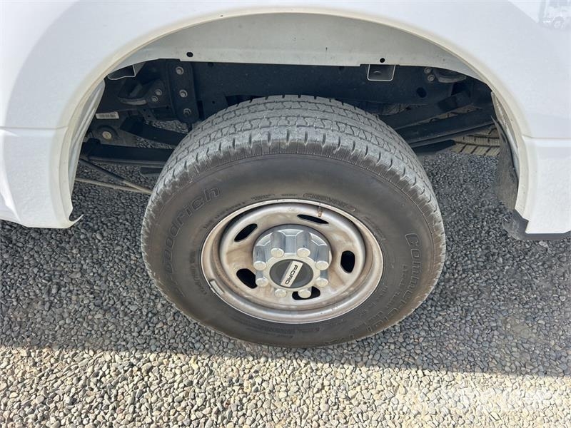 Ford F-250 XL 4x2 Extended Cab Pickup 其他