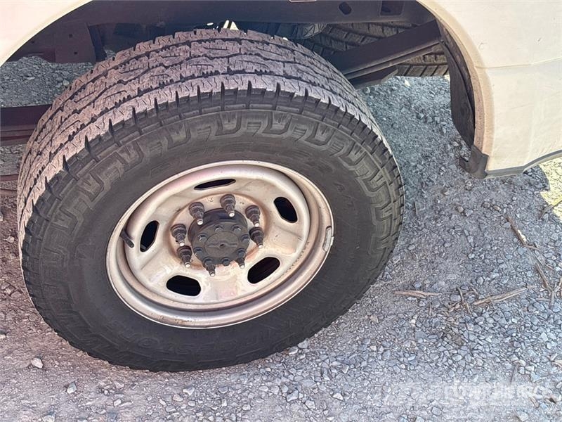 Ford F-250 XL 4x2 Extended Cab Pickup Ostalo
