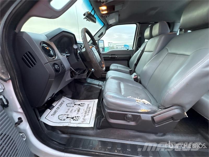 Ford F-250 XL 4x2 Extended Cab Pickup Další