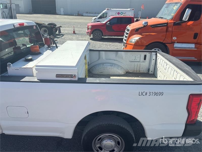 Ford F-250 XL 4x2 Extended Cab Pickup Други