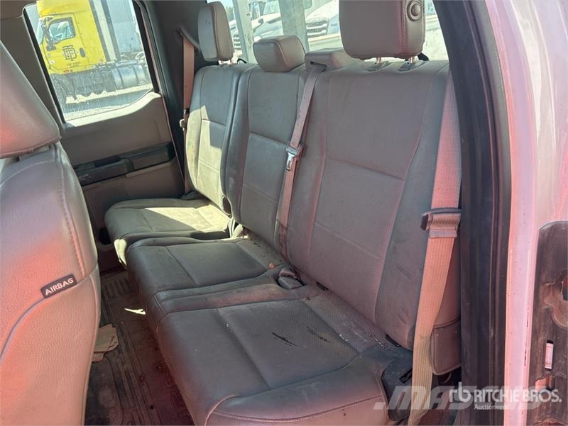Ford F-250 XL 4x2 Extended Cab Utility Truck Kis teherszállító/Platós kocsi