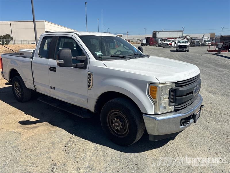 Ford F-250 XL 4x2 Extended Cab Pickup Ostalo