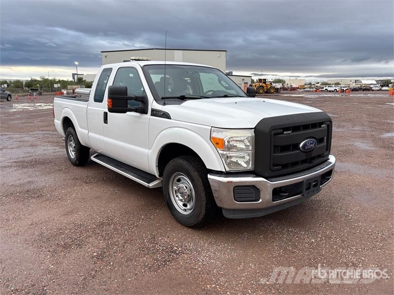 Ford F-250 XL 4x2 Extended Cab Pickup Další