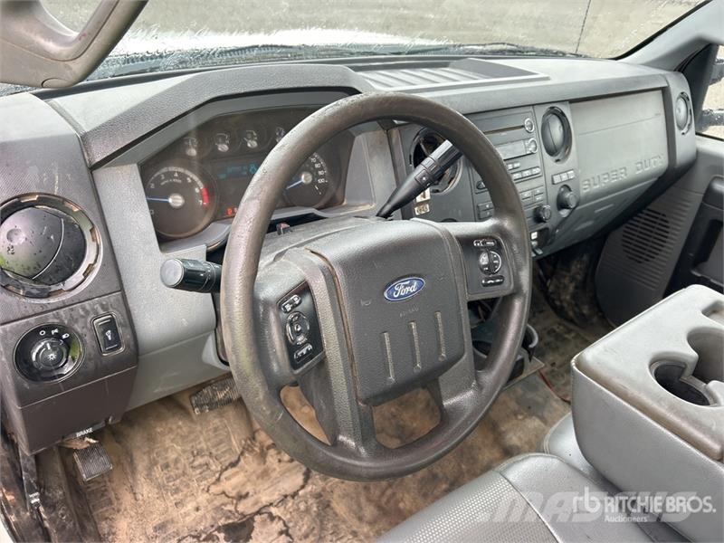 Ford F-250 XL 4x2 Extended Cab Pickup Muu
