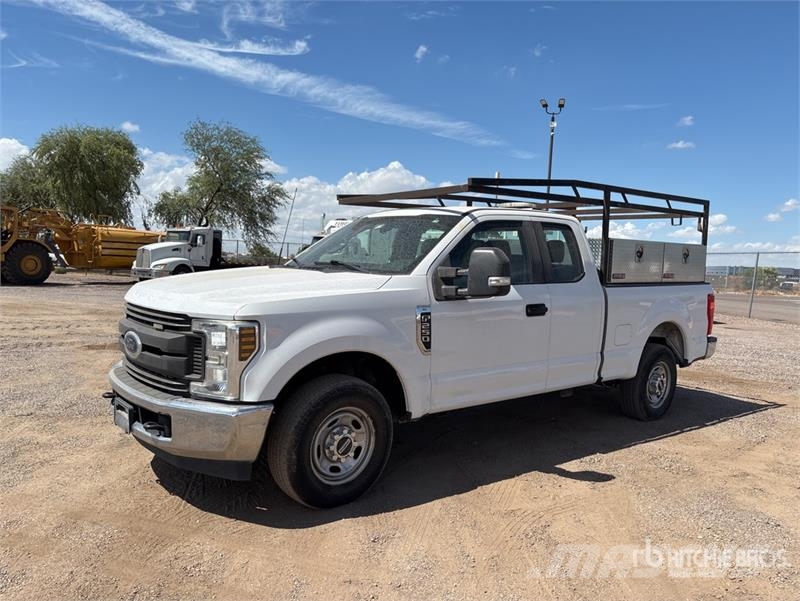 Ford F-250 XL 4x2 Extended Cab Pickup Diger
