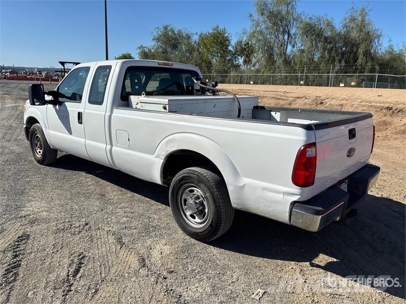 Ford F-250 XL 4x2 Extended Cab Pickup Otras furgonetas